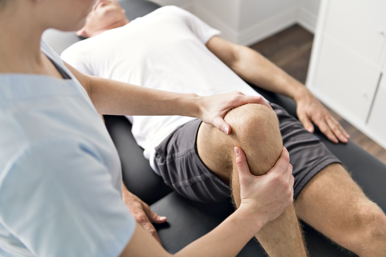 Rehabilitacja po urazie kolan – jakie ćwiczenia warto wdrożyć?