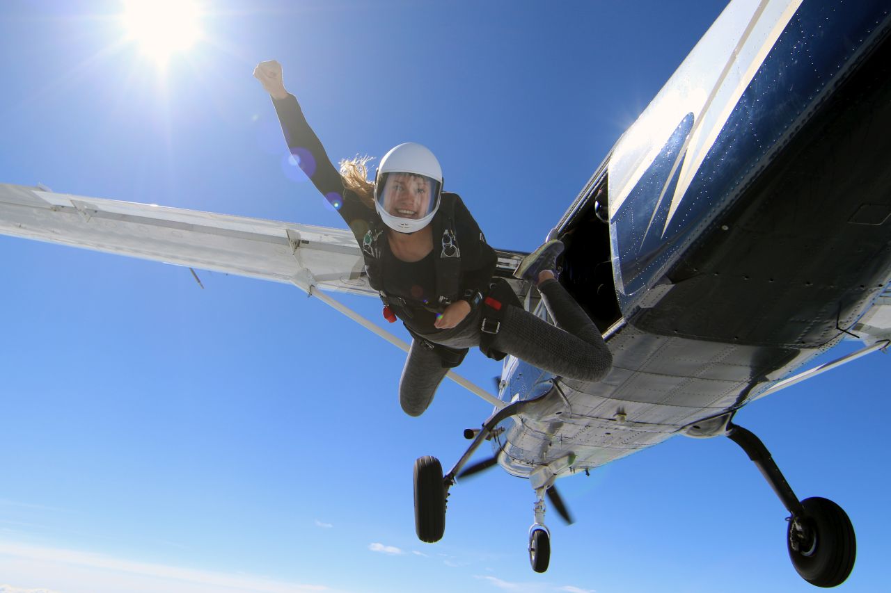 Czym jest skydiving i dlaczego warto się go podjąć?